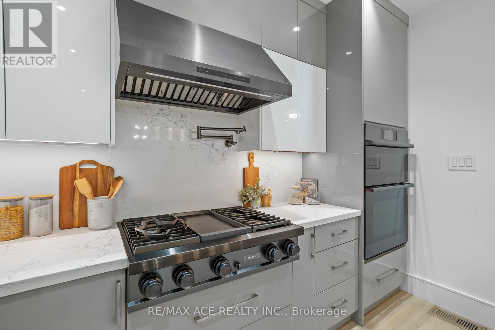 10a Benson Avenue, Mississauga, Ontario  L5H 2P2 - Photo 11 - W12848884