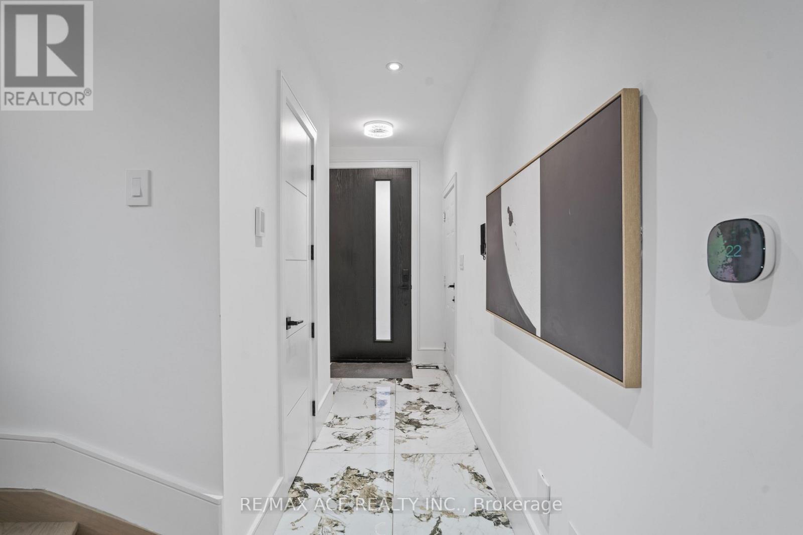 10a Benson Avenue, Mississauga, Ontario  L5H 2P2 - Photo 6 - W12848884