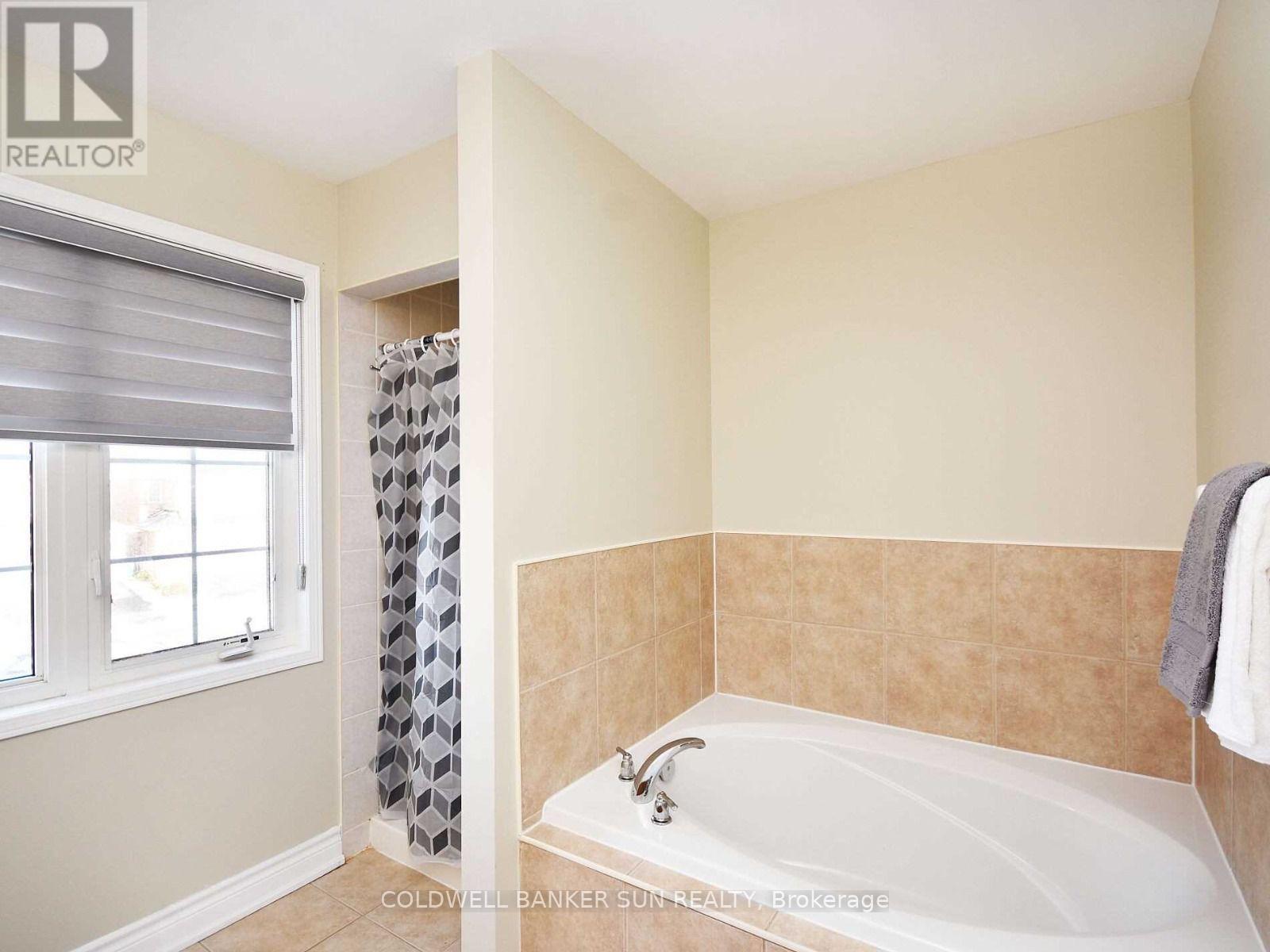 94 Crown Victoria Drive, Brampton, Ontario  L7A 3X6 - Photo 12 - W12848904