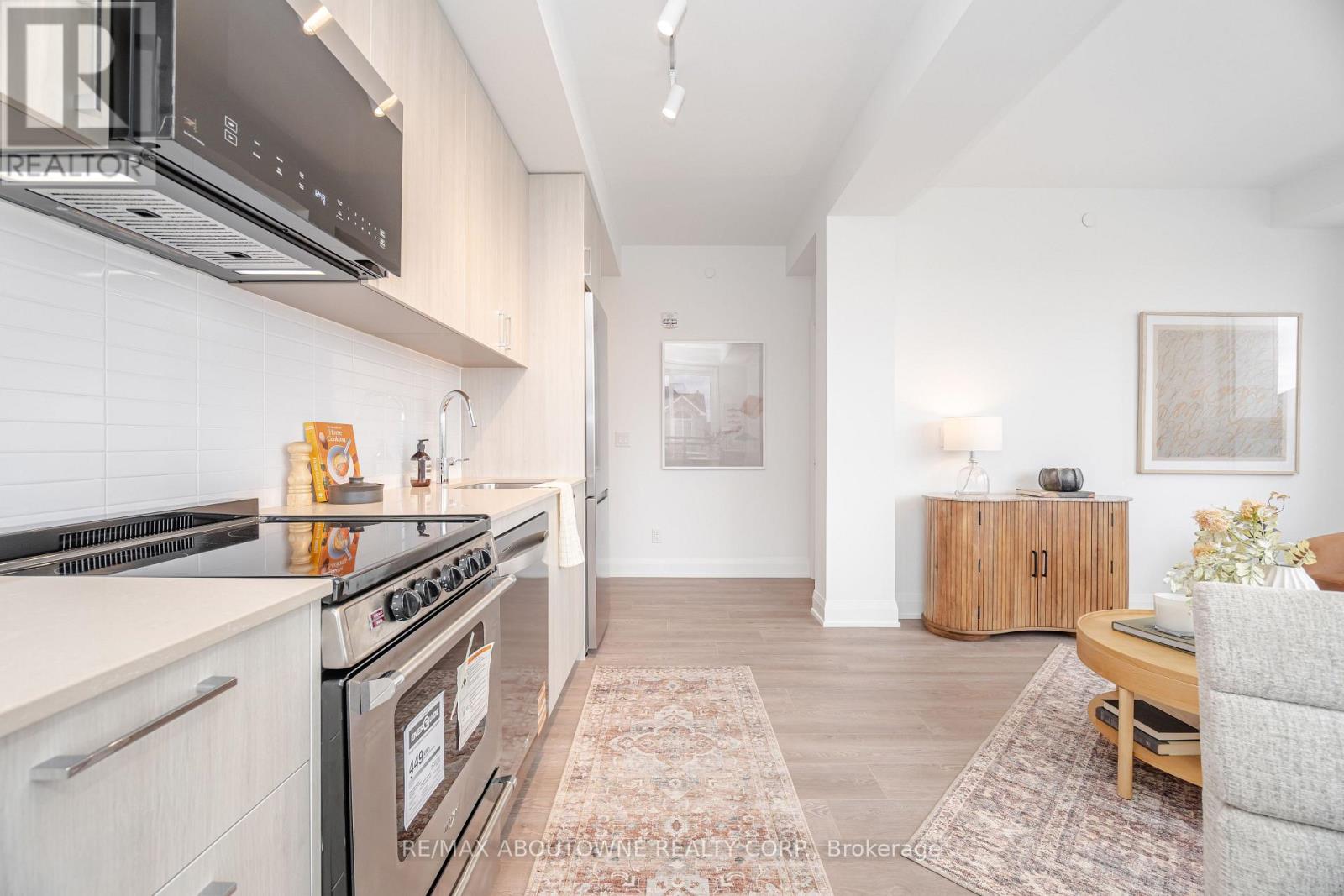 228 - 3250 Carding Mill Trail, Oakville, Ontario  L6M 5T3 - Photo 10 - W12848928