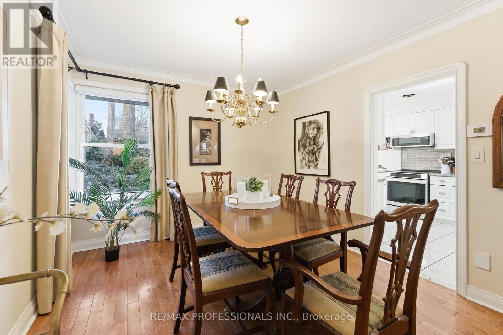 21 Ivy Lea Crescent, Toronto (Stonegate-Queensway), Ontario  M8Y 2B5 - Photo 12 - W12849012