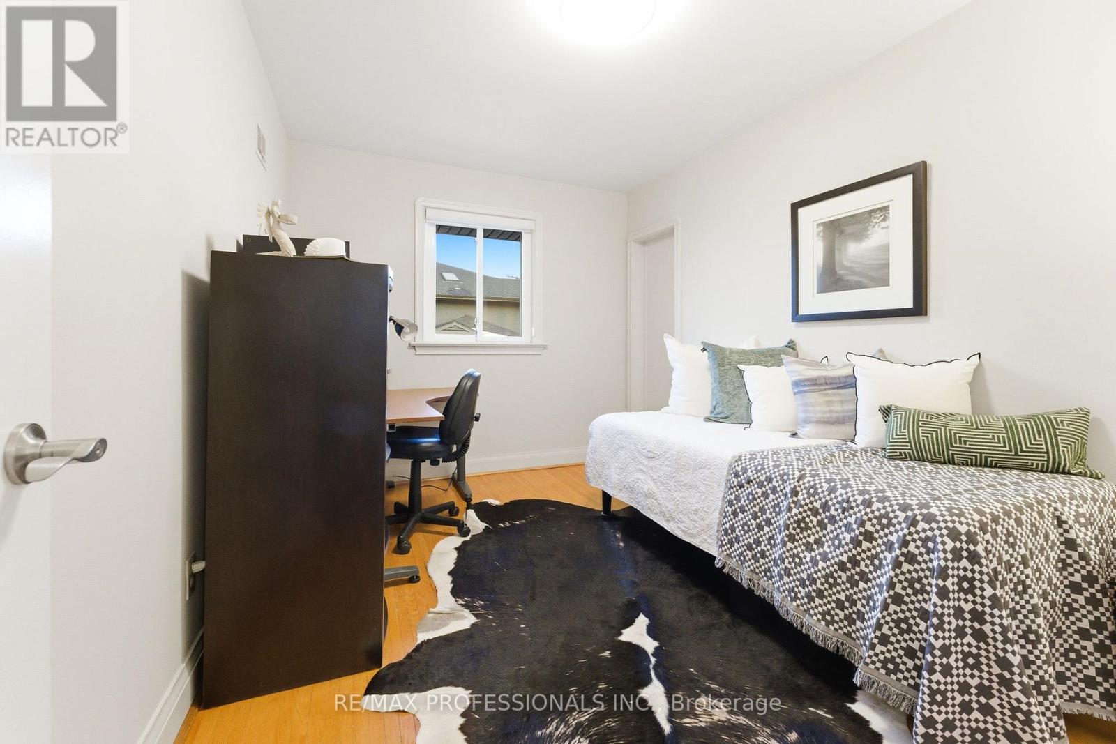 21 Ivy Lea Crescent, Toronto (Stonegate-Queensway), Ontario  M8Y 2B5 - Photo 25 - W12849012