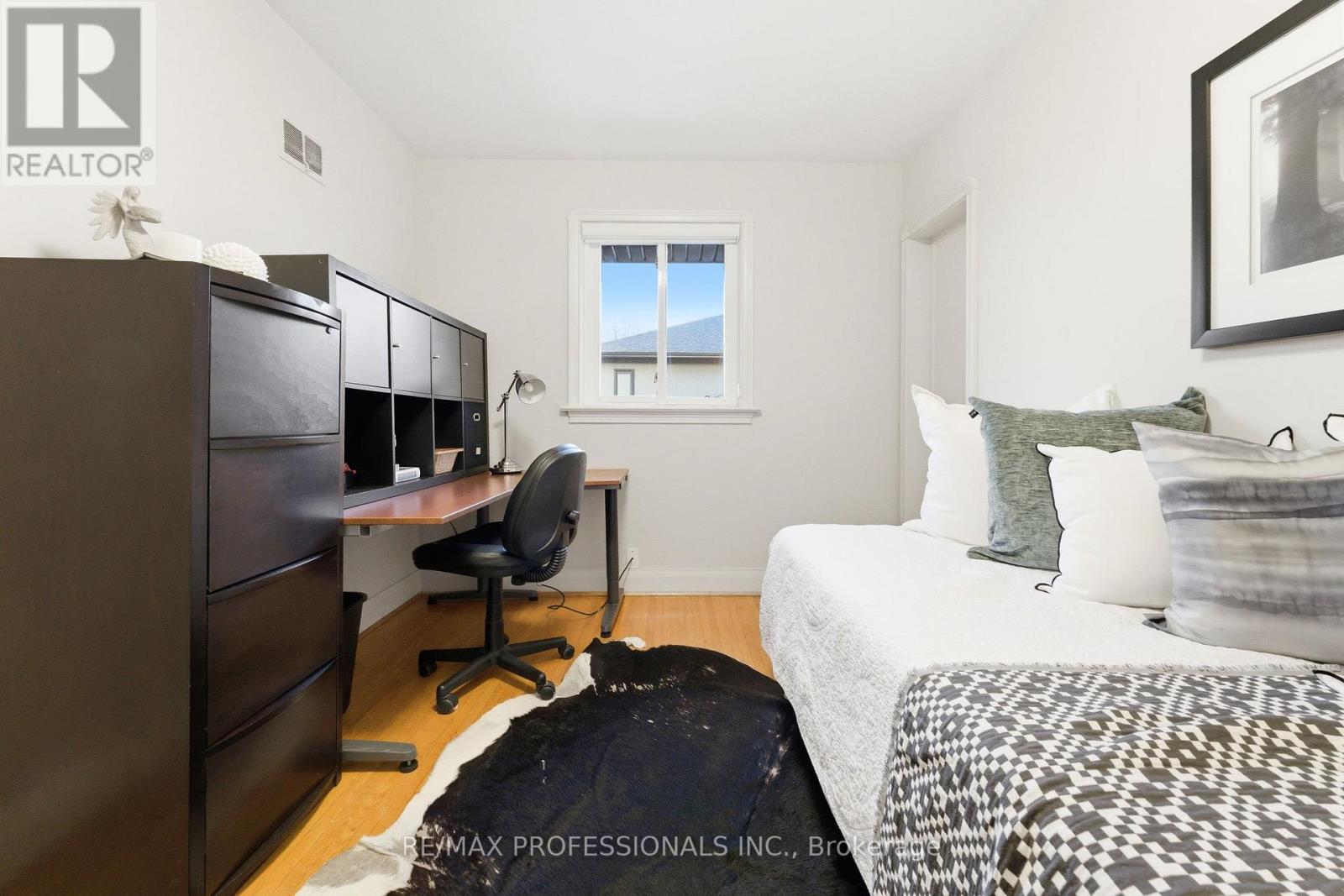 21 Ivy Lea Crescent, Toronto (Stonegate-Queensway), Ontario  M8Y 2B5 - Photo 26 - W12849012