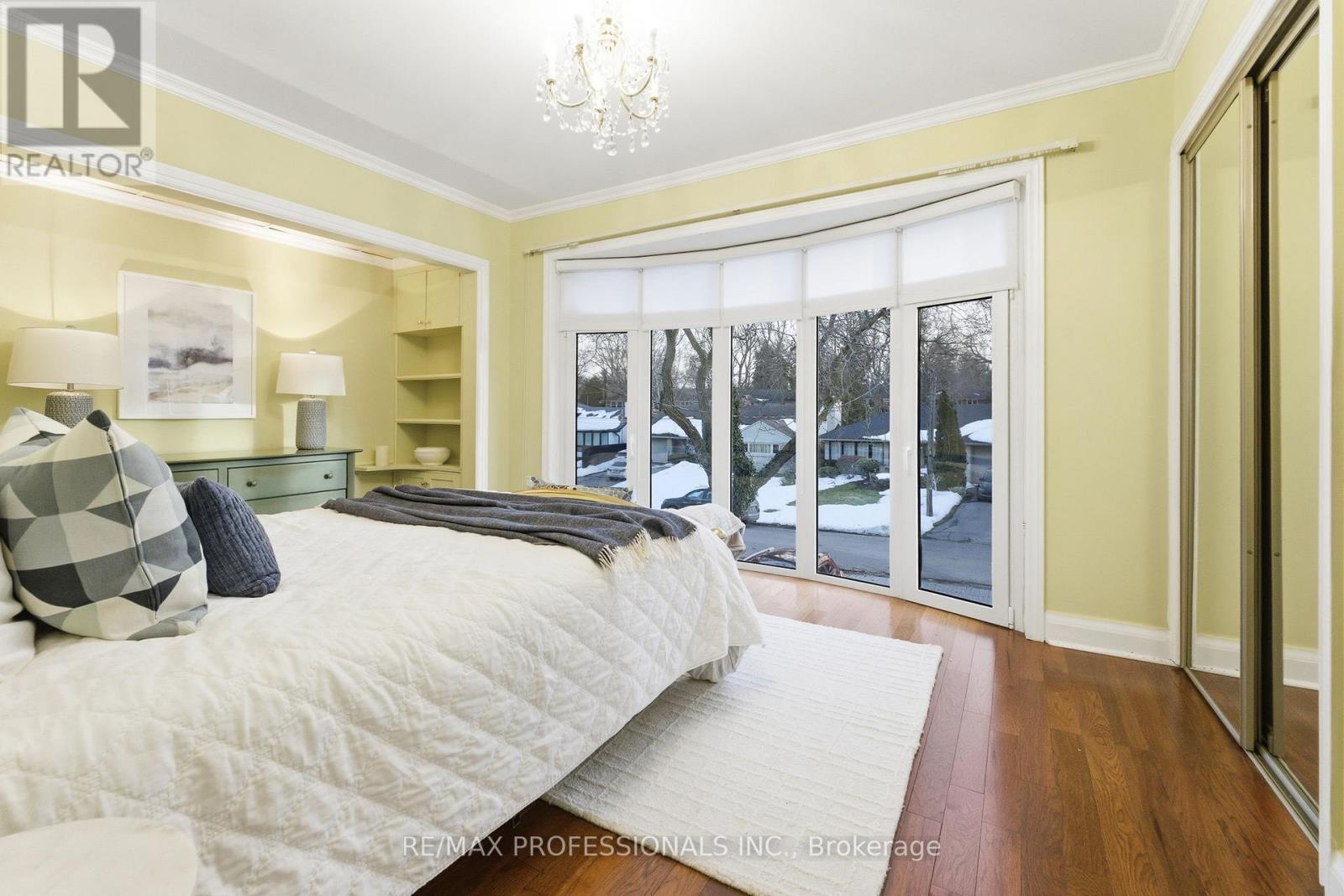 21 Ivy Lea Crescent, Toronto (Stonegate-Queensway), Ontario  M8Y 2B5 - Photo 27 - W12849012