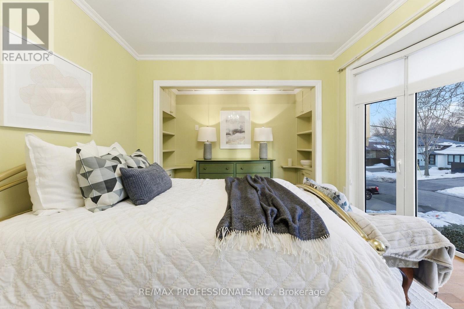 21 Ivy Lea Crescent, Toronto (Stonegate-Queensway), Ontario  M8Y 2B5 - Photo 29 - W12849012