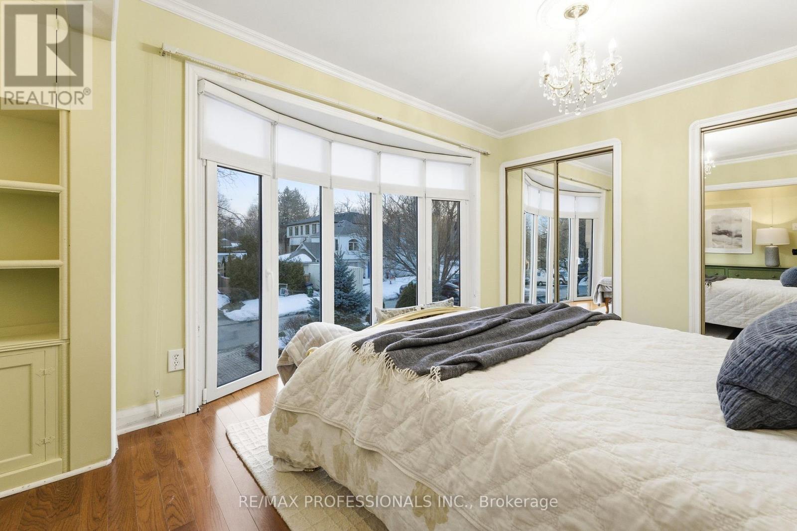 21 Ivy Lea Crescent, Toronto (Stonegate-Queensway), Ontario  M8Y 2B5 - Photo 31 - W12849012