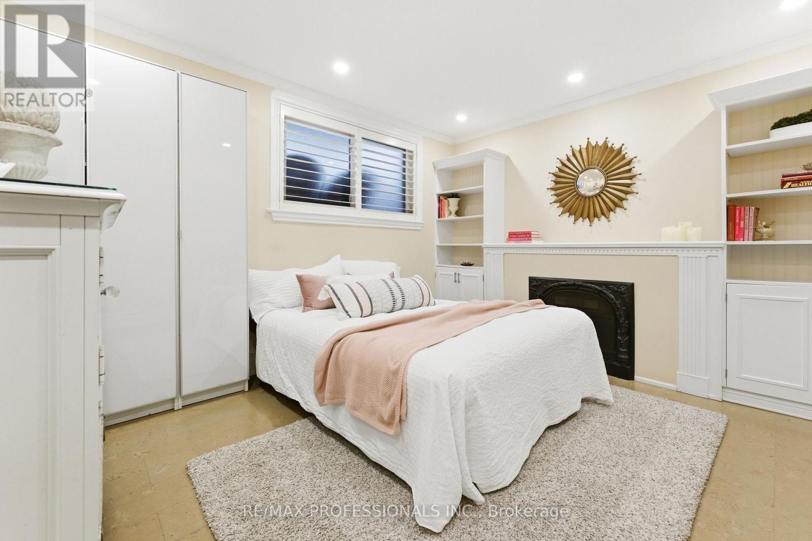 21 Ivy Lea Crescent, Toronto (Stonegate-Queensway), Ontario  M8Y 2B5 - Photo 34 - W12849012