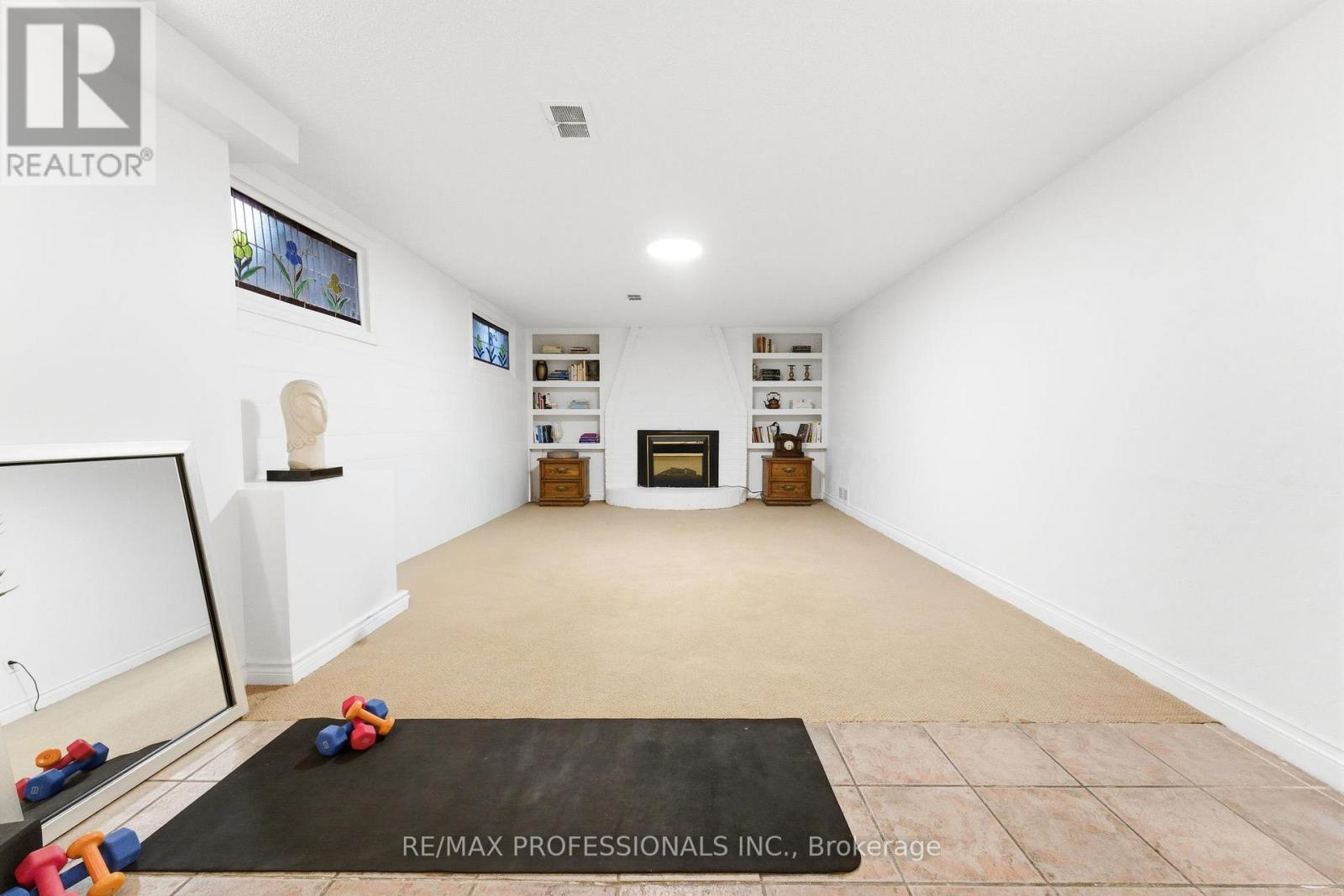 21 Ivy Lea Crescent, Toronto (Stonegate-Queensway), Ontario  M8Y 2B5 - Photo 37 - W12849012