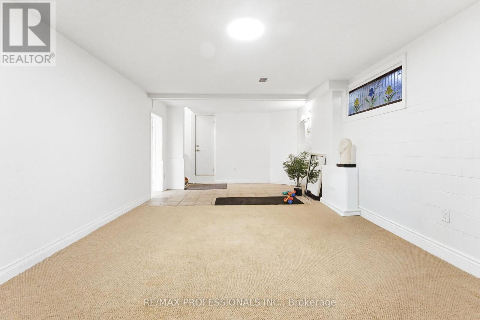 21 Ivy Lea Crescent, Toronto (Stonegate-Queensway), Ontario  M8Y 2B5 - Photo 38 - W12849012