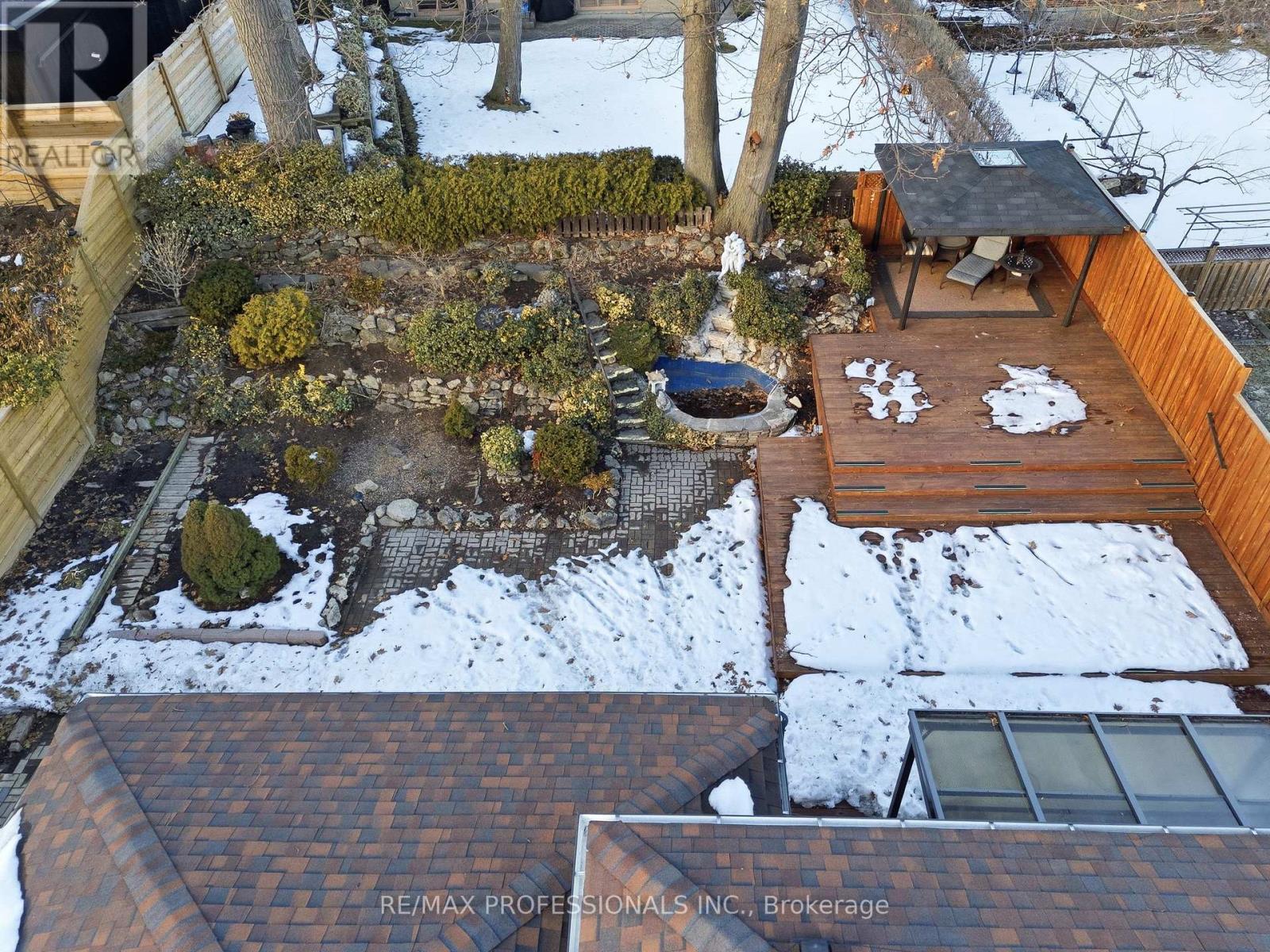 21 Ivy Lea Crescent, Toronto (Stonegate-Queensway), Ontario  M8Y 2B5 - Photo 40 - W12849012