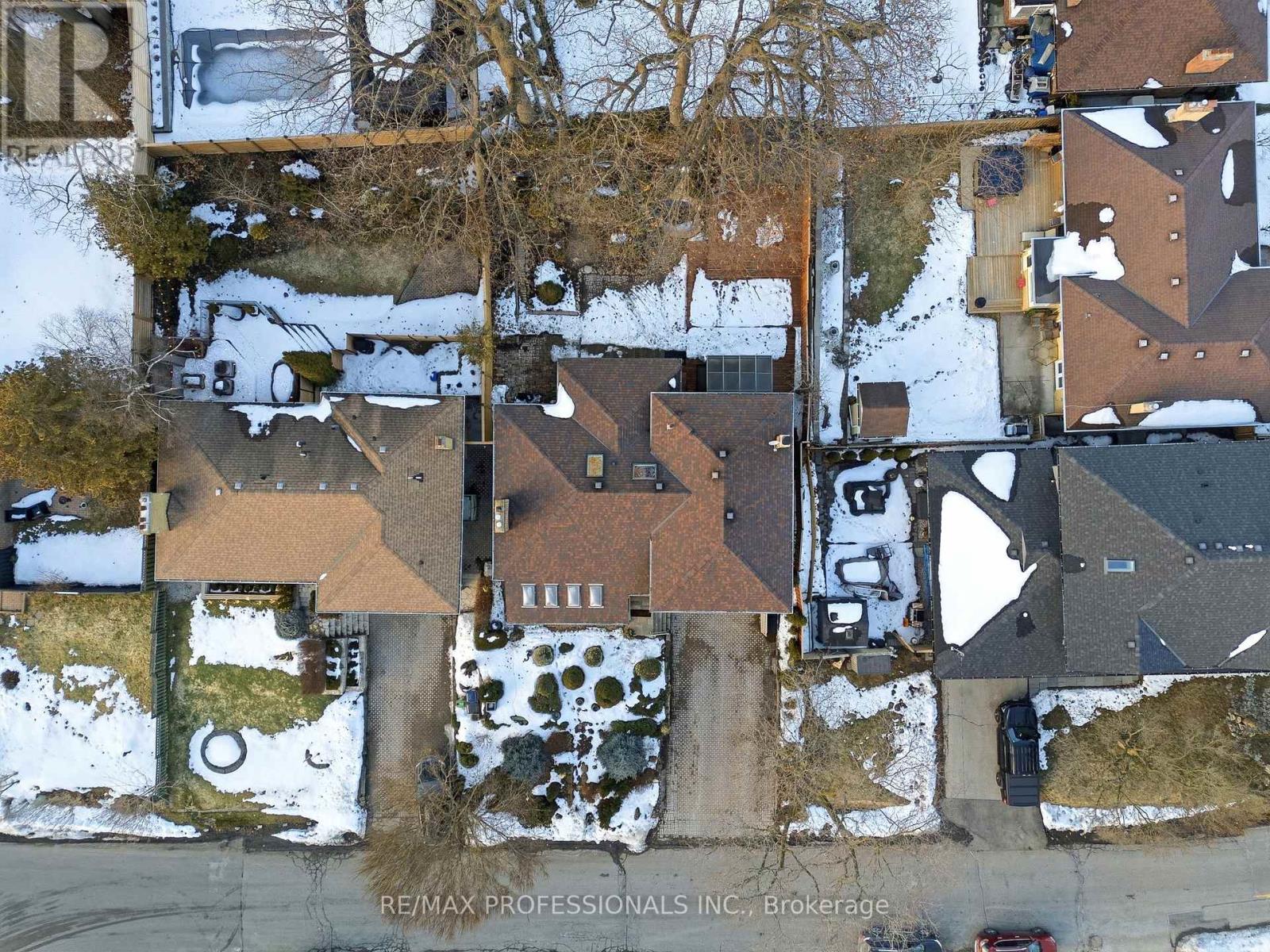 21 Ivy Lea Crescent, Toronto (Stonegate-Queensway), Ontario  M8Y 2B5 - Photo 43 - W12849012