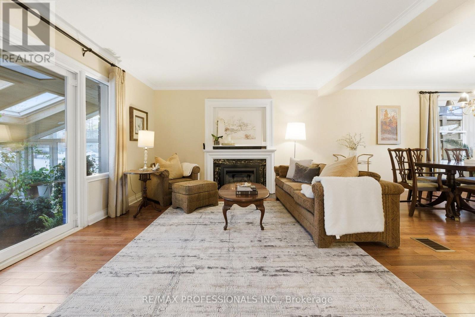 21 Ivy Lea Crescent, Toronto (Stonegate-Queensway), Ontario  M8Y 2B5 - Photo 6 - W12849012