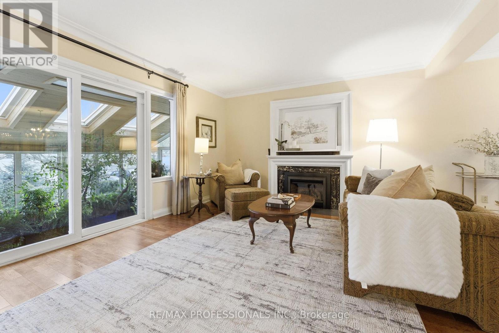 21 Ivy Lea Crescent, Toronto (Stonegate-Queensway), Ontario  M8Y 2B5 - Photo 7 - W12849012