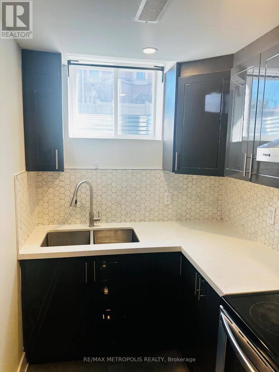 Bsmt - 15 Dalecrest Road, Brampton, Ontario  L6X 5N3 - Photo 13 - W12849018