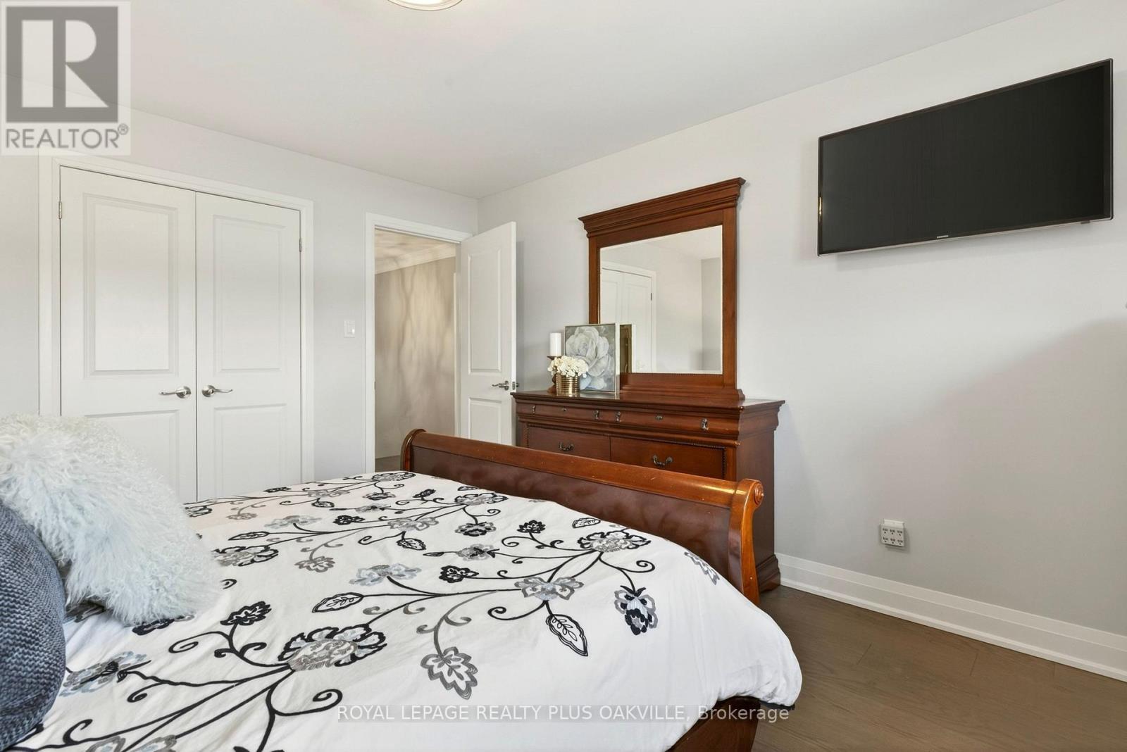 1284 Pallatine Drive, Oakville, Ontario  L6H 1Z2 - Photo 23 - W12849024