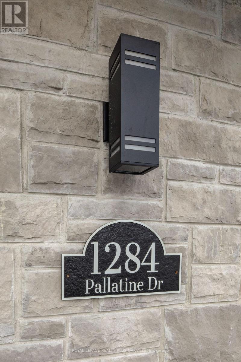 1284 Pallatine Drive, Oakville, Ontario  L6H 1Z2 - Photo 3 - W12849024