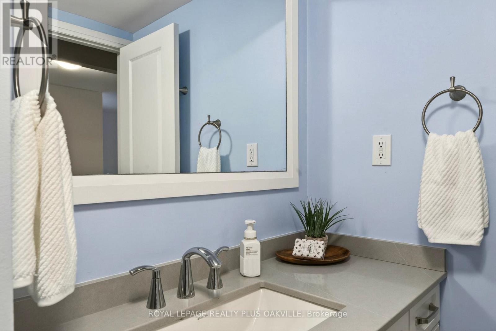 1284 Pallatine Drive, Oakville, Ontario  L6H 1Z2 - Photo 38 - W12849024