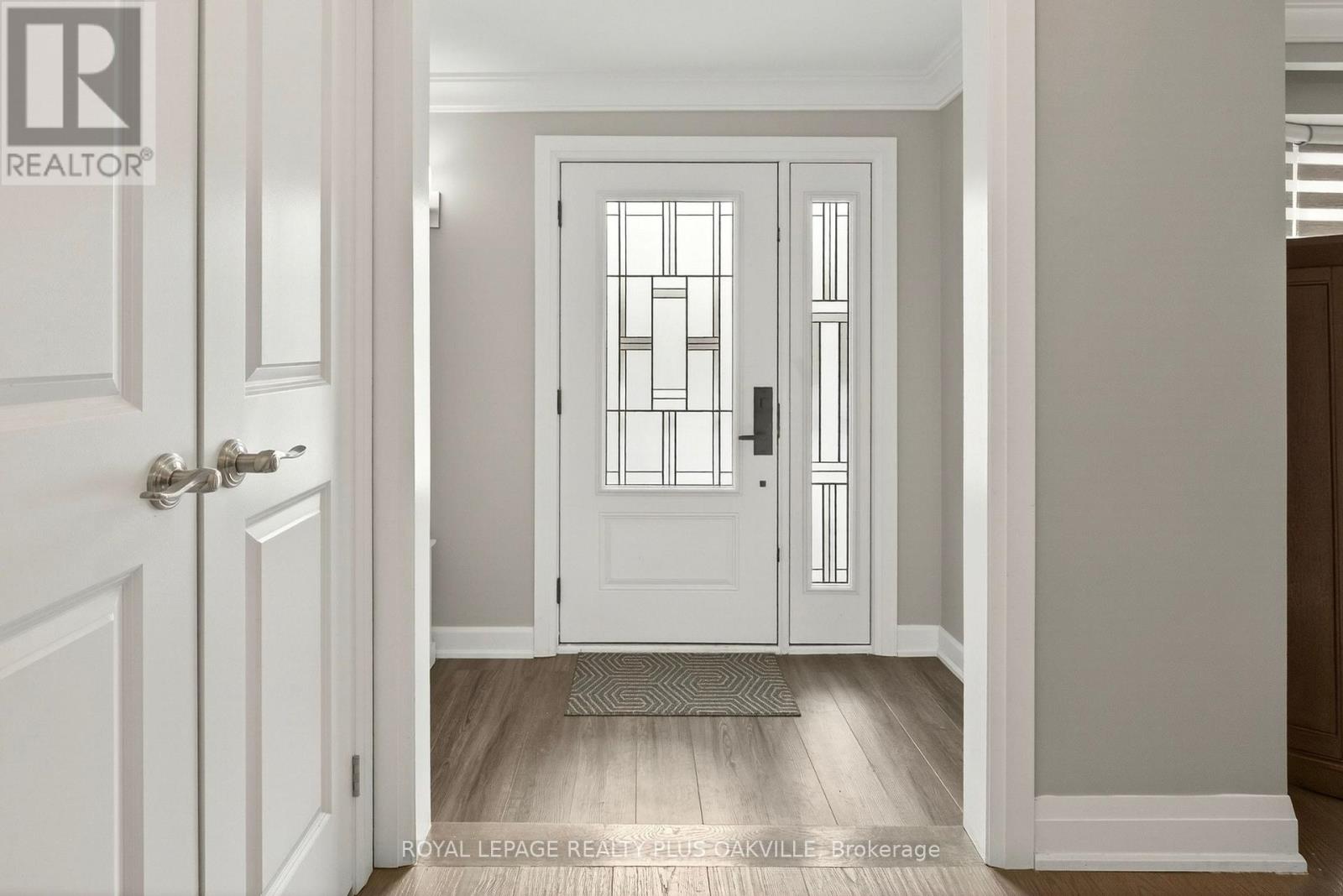 1284 Pallatine Drive, Oakville, Ontario  L6H 1Z2 - Photo 5 - W12849024