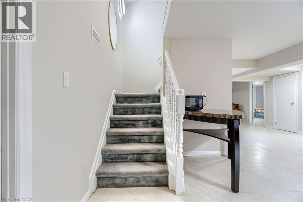 16 Vogue Court, Stoney Creek, Ontario  L8E 4T3 - Photo 38 - 40796896