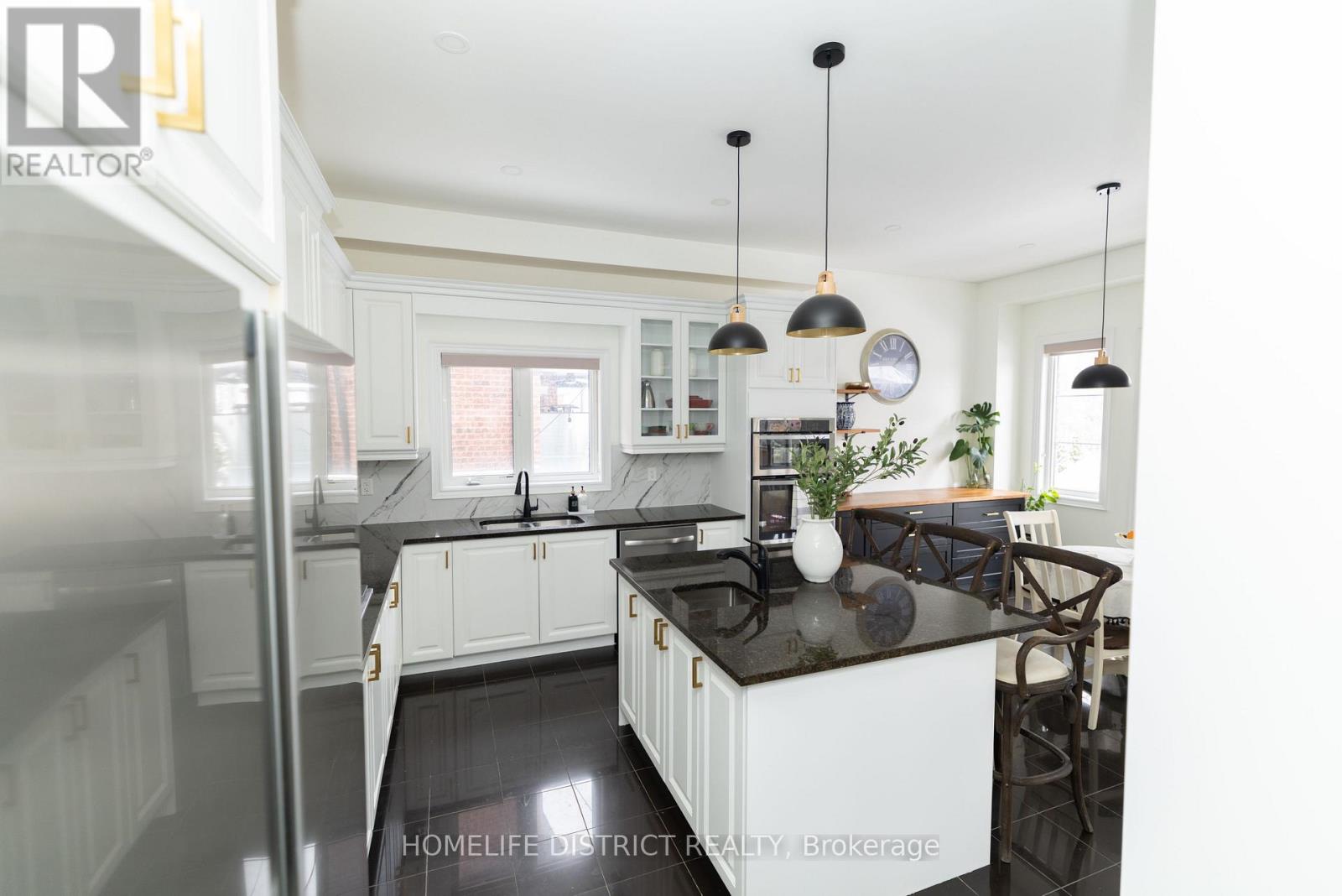 210 Cannes Avenue, Vaughan, Ontario  L4H 3X2 - Photo 19 - N12824984