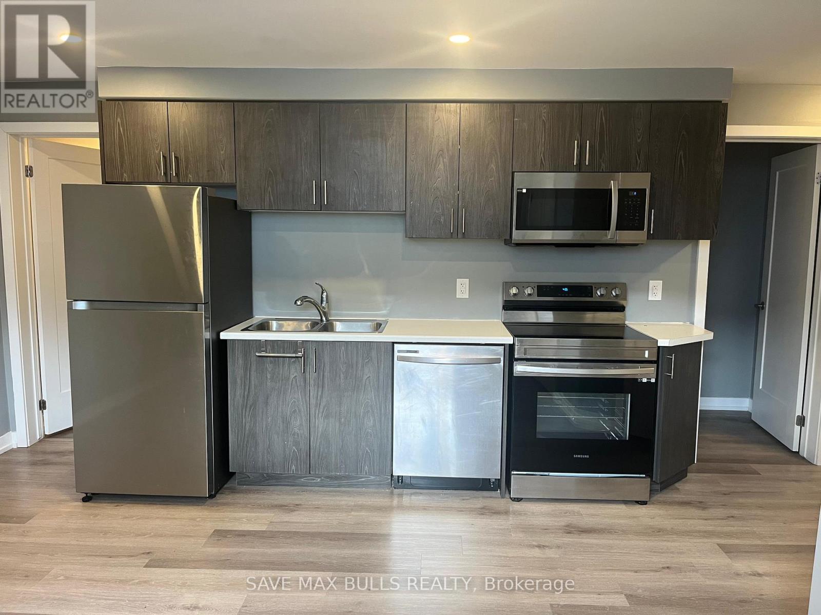 812 - 4263 Fourth Avenue, Niagara Falls, Ontario  L2E 0C3 - Photo 4 - X12848634