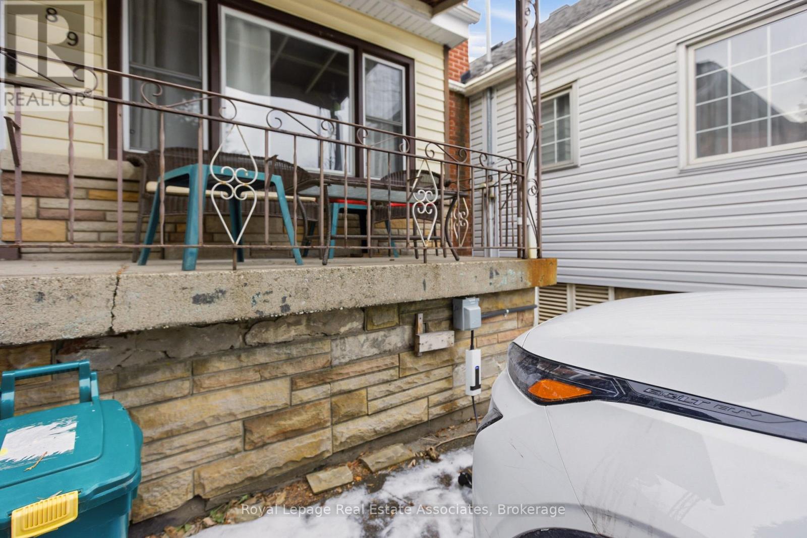 289 Strathearne Avenue, Hamilton, Ontario  L8H 5K8 - Photo 2 - X12848664