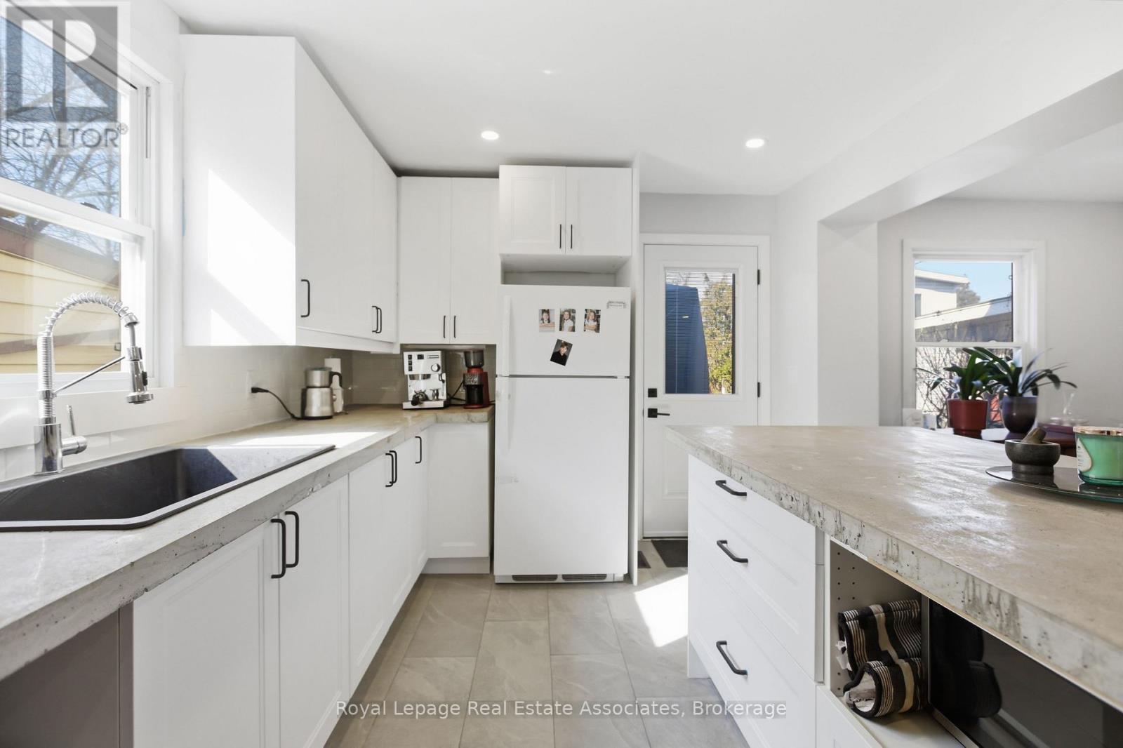 289 Strathearne Avenue, Hamilton, Ontario  L8H 5K8 - Photo 5 - X12848664