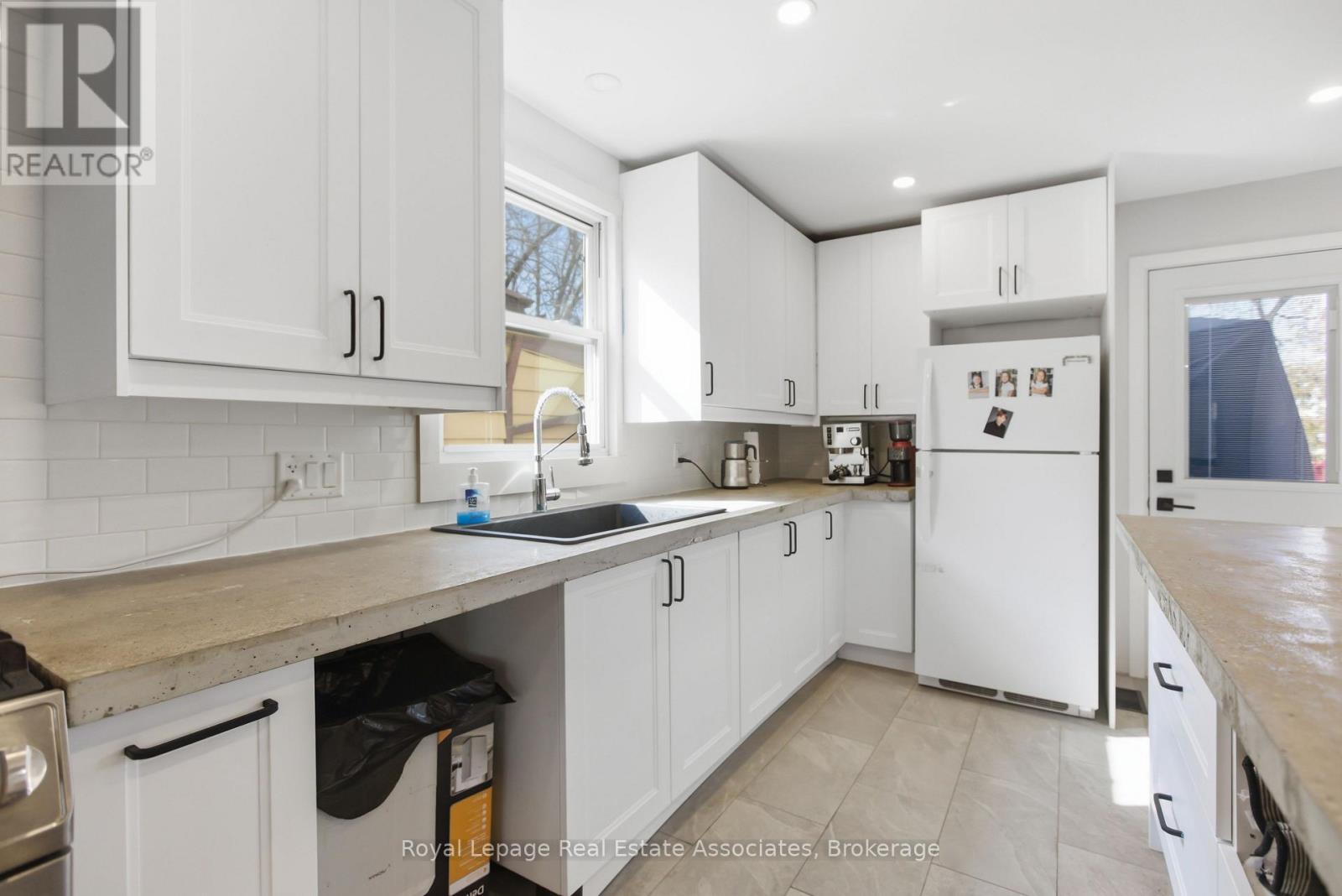 289 Strathearne Avenue, Hamilton, Ontario  L8H 5K8 - Photo 6 - X12848664