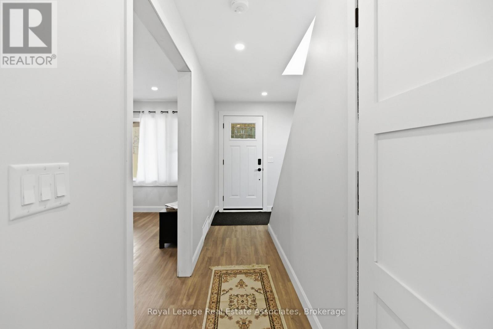 289 Strathearne Avenue, Hamilton, Ontario  L8H 5K8 - Photo 9 - X12848664