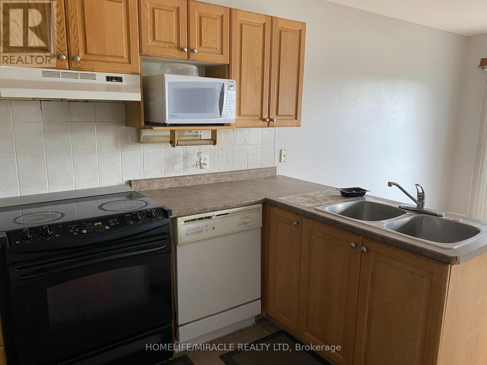 668a Butternut Avenue, Waterloo, Ontario  N2V 2L1 - Photo 3 - X12848802