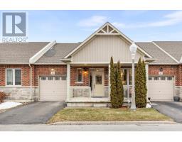 25 STICKLAND LANE, Hamilton, Ontario
