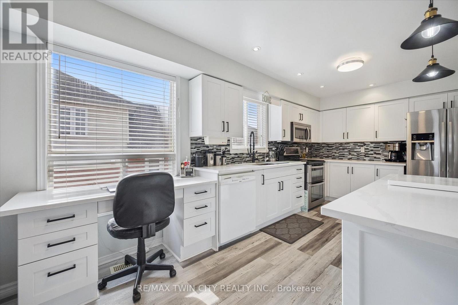 11 Acorn Way W, Cambridge, Ontario  N1R 8M3 - Photo 8 - X12848962