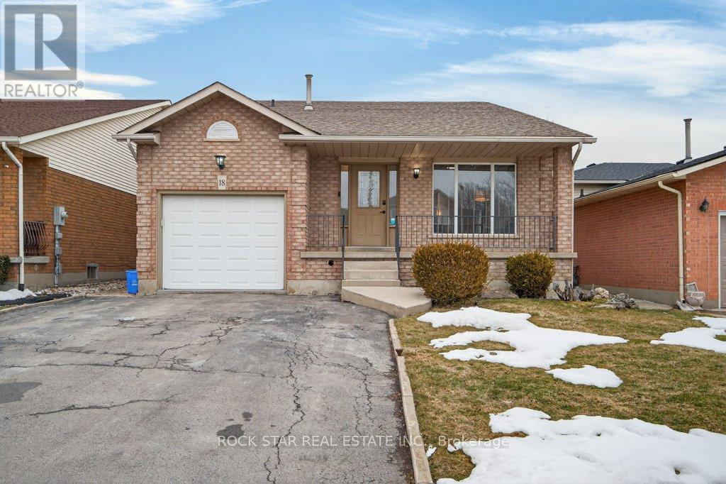 18 HILLGARDEN DRIVE, Hamilton, Ontario