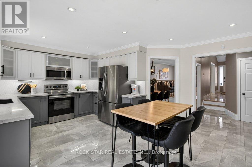 18 Hillgarden Drive, Hamilton, Ontario  L8J 2S4 - Photo 10 - X12848996