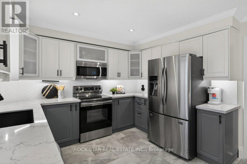 18 Hillgarden Drive, Hamilton, Ontario  L8J 2S4 - Photo 12 - X12848996