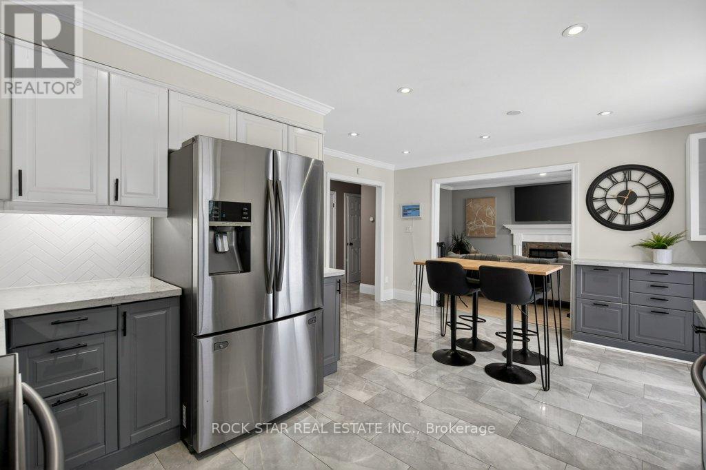 18 Hillgarden Drive, Hamilton, Ontario  L8J 2S4 - Photo 13 - X12848996