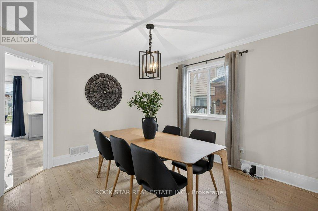 18 Hillgarden Drive, Hamilton, Ontario  L8J 2S4 - Photo 7 - X12848996