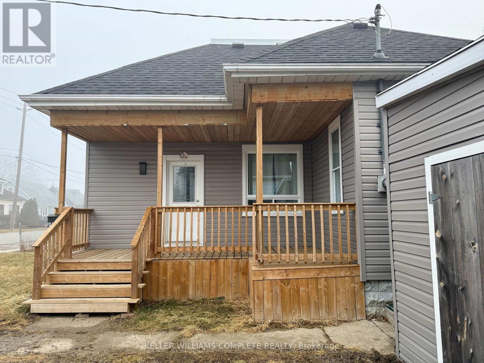 318 Lafontaine Street, Chatham-Kent, Ontario  N8A 4H9 - Photo 2 - X12849036