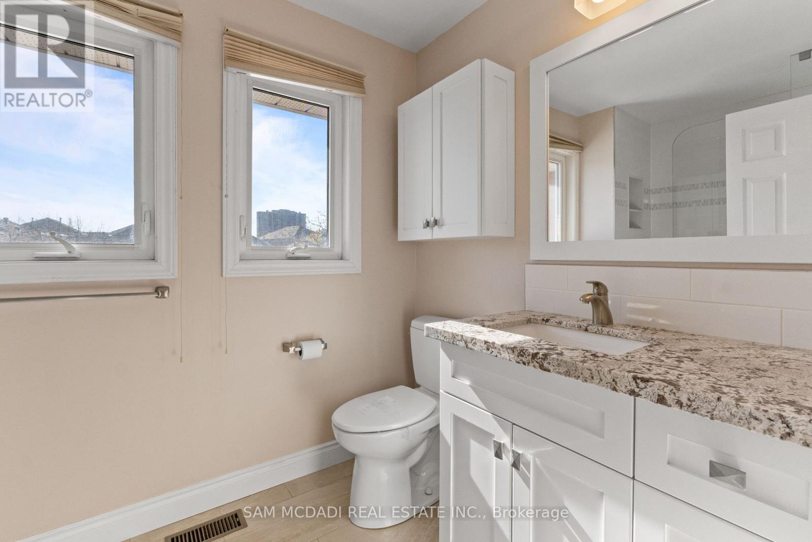 5275 Thornwood Drive, Mississauga, Ontario  L4Z 3J3 - Photo 31 - W12843598