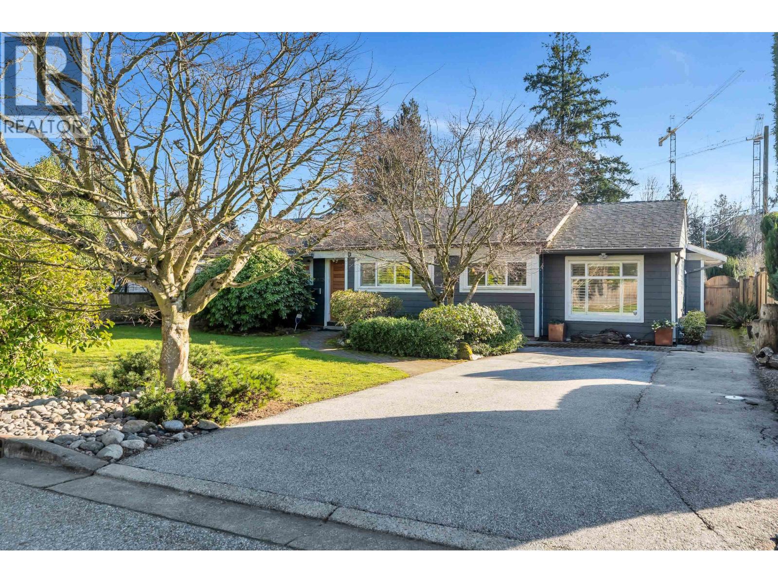 1375 Mcbride Street, North Vancouver, British Columbia  V7P 1G4 - Photo 2 - R3096098