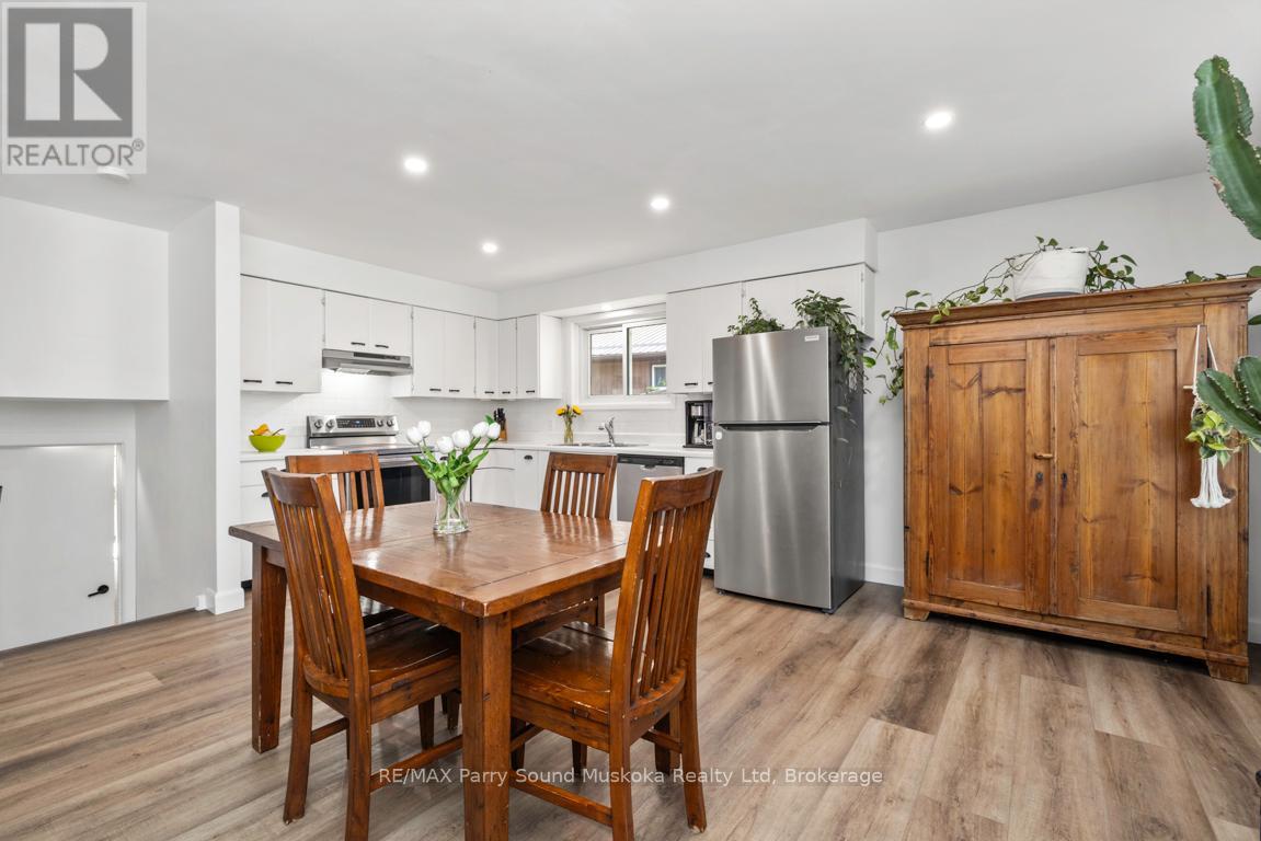 28 Forest Street, Parry Sound, Ontario  P2A 2P9 - Photo 12 - X12849086