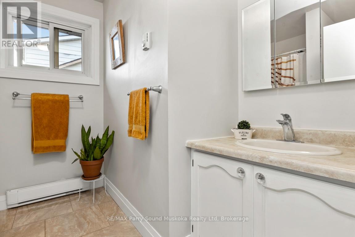 28 Forest Street, Parry Sound, Ontario  P2A 2P9 - Photo 29 - X12849086