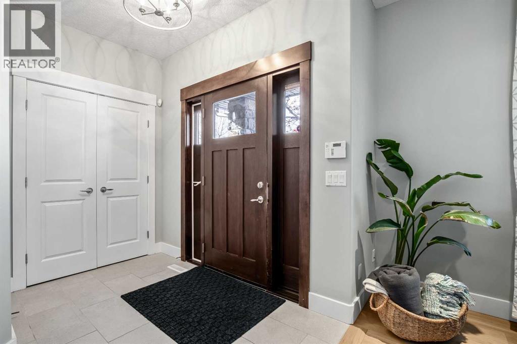 3040 28 Street Sw, Calgary, Alberta  T3E 2J5 - Photo 2 - A2290574