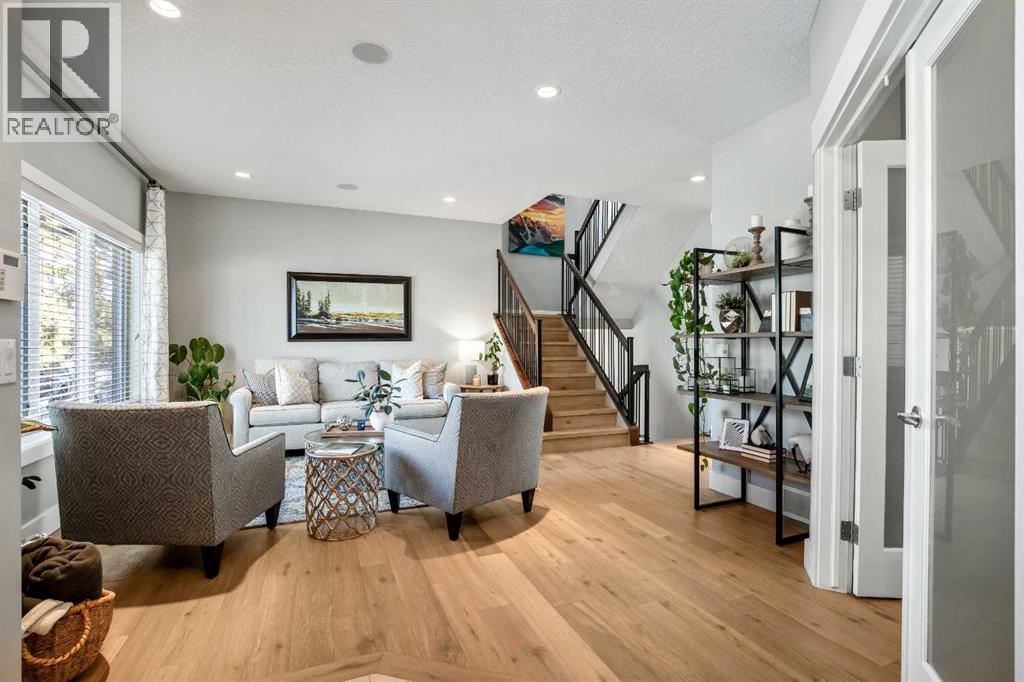 3040 28 Street Sw, Calgary, Alberta  T3E 2J5 - Photo 3 - A2290574