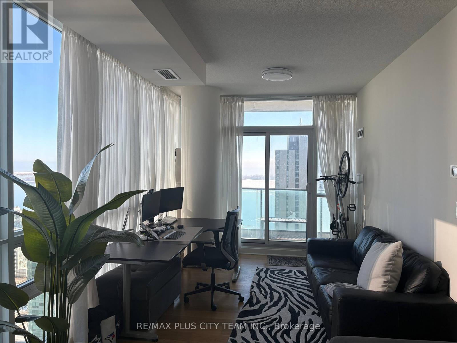 3108 - 33 Bay Street, Toronto (Waterfront Communities), Ontario  M5J 2Z3 - Photo 2 - C12849138