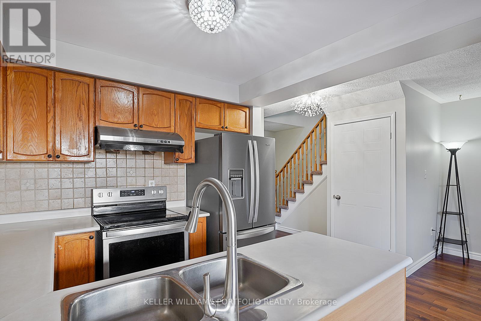 334 Sparrow Circle, Pickering, Ontario  L1V 6Y3 - Photo 14 - E12849134