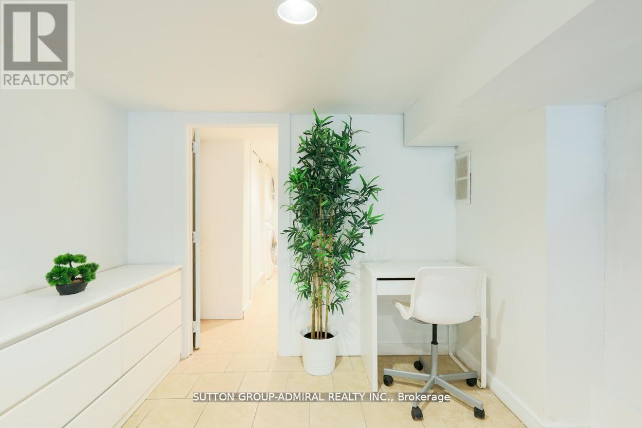 Bsmt - 70 Carlaw Avenue, Toronto (South Riverdale), Ontario  M4M 2R7 - Photo 10 - E12849144