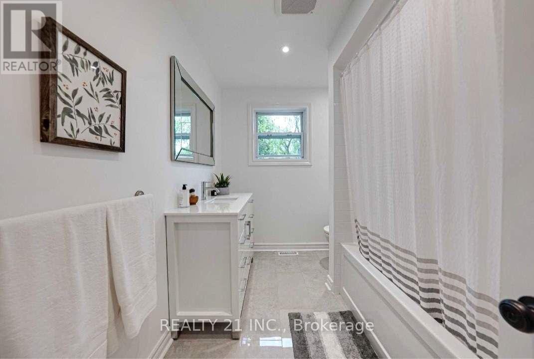 812 Sanok Drive, Pickering (West Shore), Ontario  L1W 2P9 - Photo 13 - E12849150