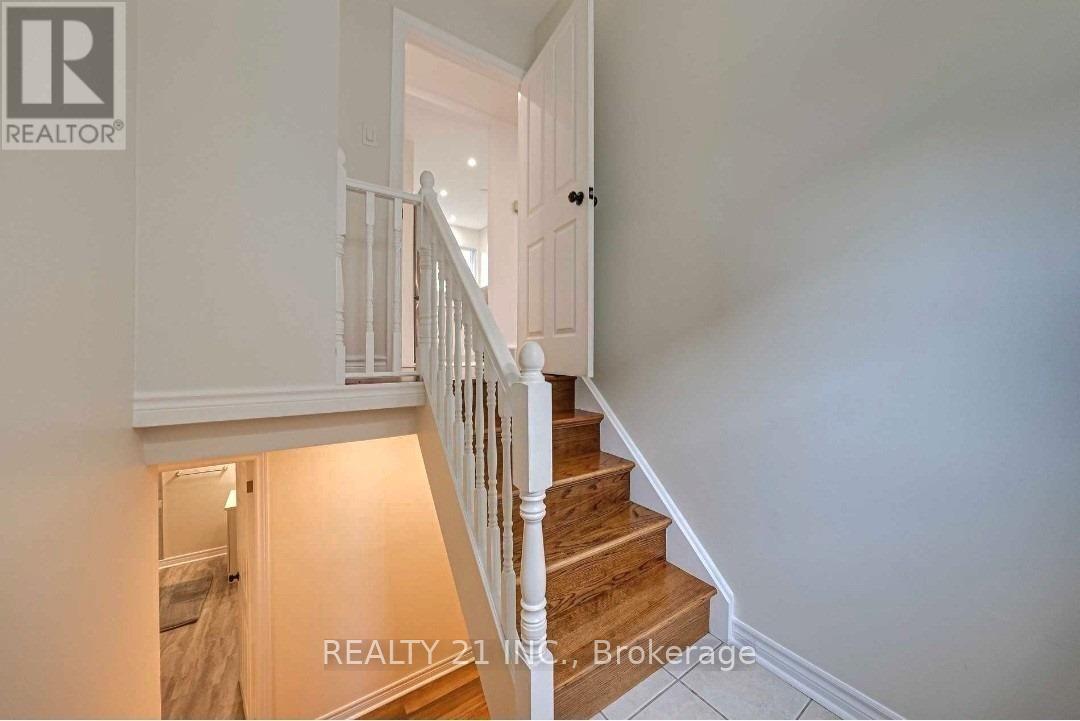 812 Sanok Drive, Pickering (West Shore), Ontario  L1W 2P9 - Photo 18 - E12849150