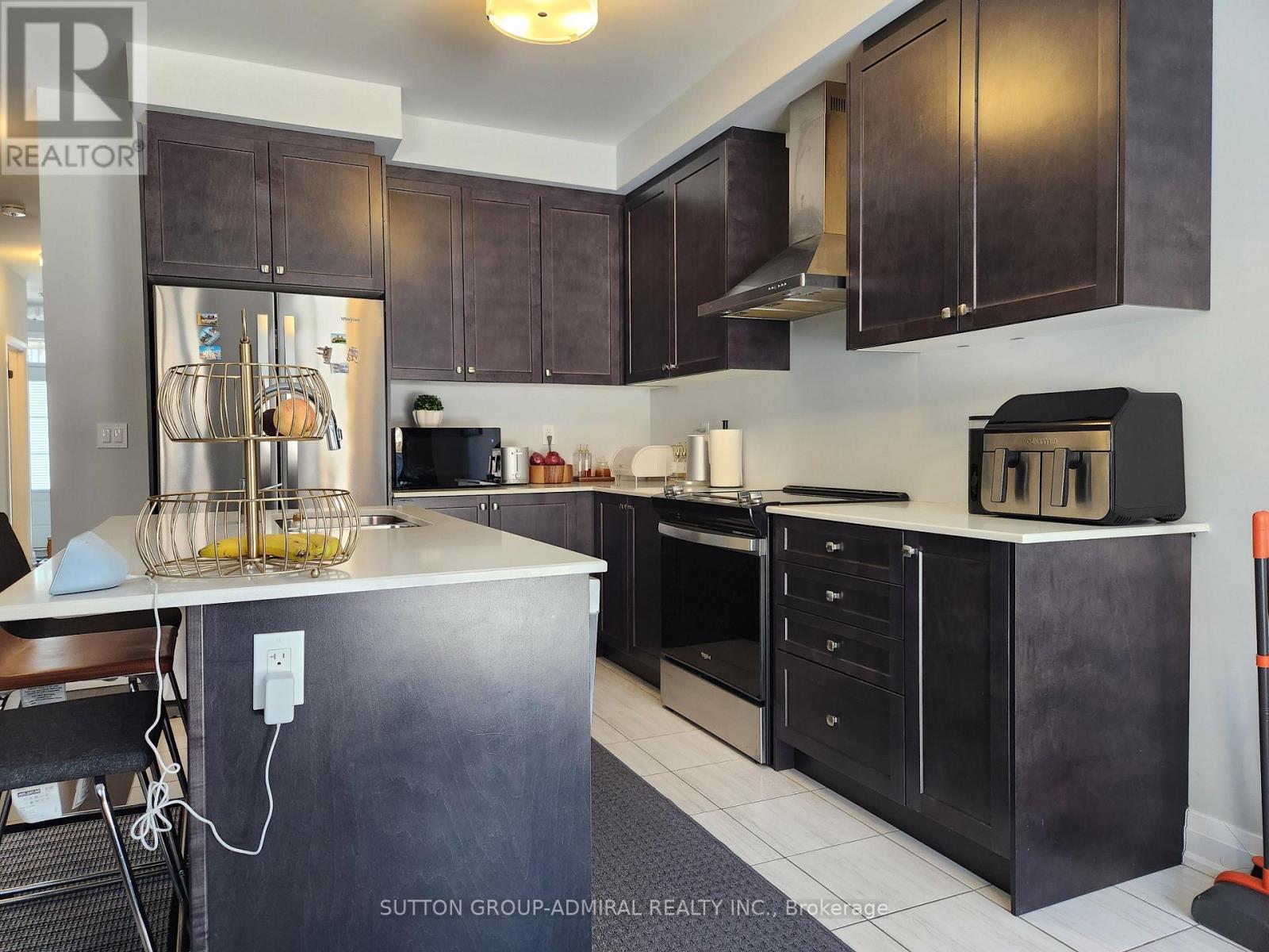 984 Crowsnest Hollow, Pickering, Ontario  L1X 0P4 - Photo 5 - E12849206